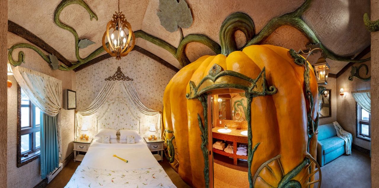 Cinderella Room in the Roxbury Motel